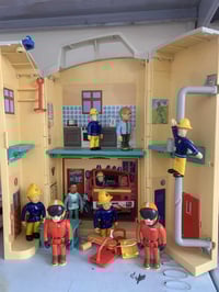 كلهم١٥ الف والتوصيل مجاني لكل المحافظات للحجز ٠٧٧١٩٣٩٠٣٣٣ واتساب