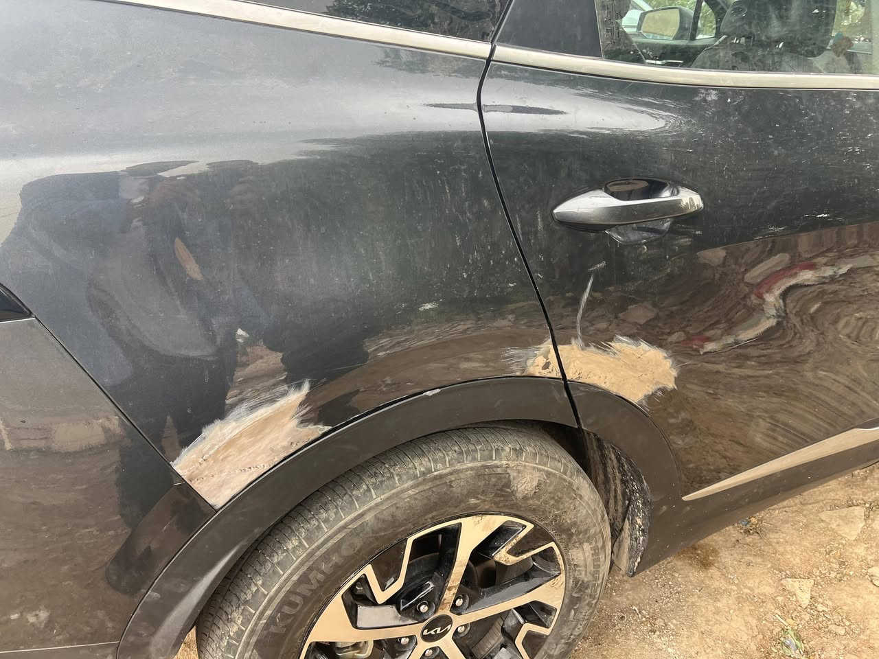 السلام عليكم سبورتج Ex للبيع فقط
رقم بغداد
ضرر السيارة موضح بألصور بدون تصليح بارد فقط
 ايرباك بردة وكشن
2500 محرك_ 
كشنات جلدد-تدفئه كشنات امامي
كرسي السائق كهربائي -شاشه كبيره وشاشه عرض
تبريد شاشه لمس -حساسات امامي خلفي
رادر امامي وخلفي-نقطه عمياء
تحديد مسار _مثبت سرعة
هاند بريك كهرباء_شحن لاسلكي
شحن تايب سي_حساس ضغط اطارات
مانع انزلاق_نظام ترحيب
ویل کب_مانع تصادم_ اضاءة led و زينون
السعر 215 $ 
للاستفسار لاتصال 
***********
