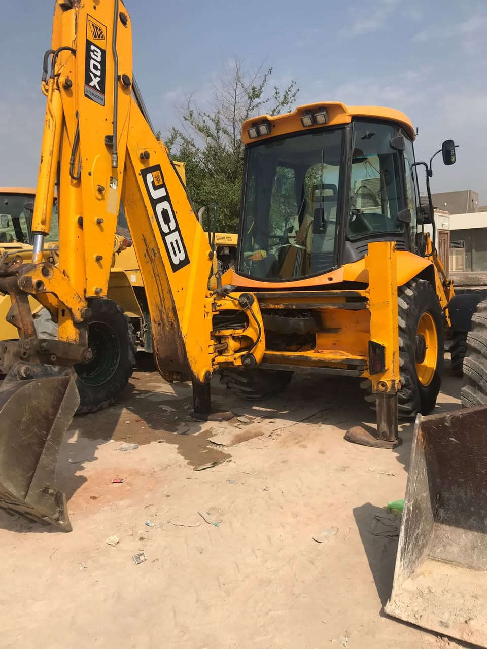 السلام عليكم للبيع جي سي بي موديل 2006 رقم اربيل بسمي فول مواصفات تبريد. مكاني بلنجف للتواصل ***********
