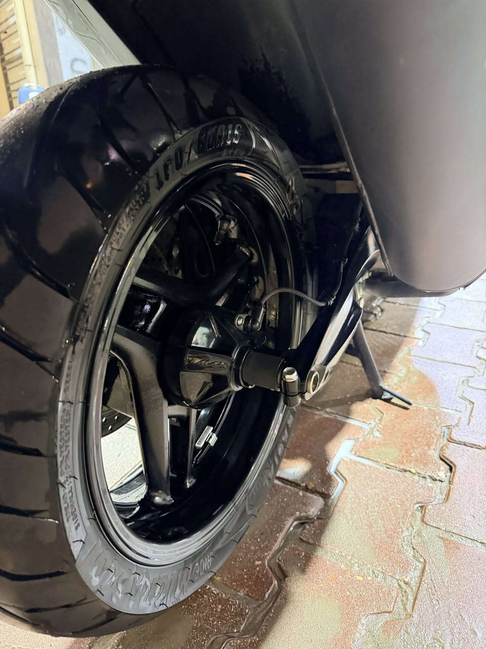 سلام عليكم تي ماكس 2011 دراجة اي بي اس كفالة عامة دارجة ماشية 8000حقيقة دارجة حتى ورقة المزاد بيها 
دارجة جديدة بمعنى الكلمة 
عنوان دراجة الاعظمية الهاتف :*********** 
السعر 45 $
