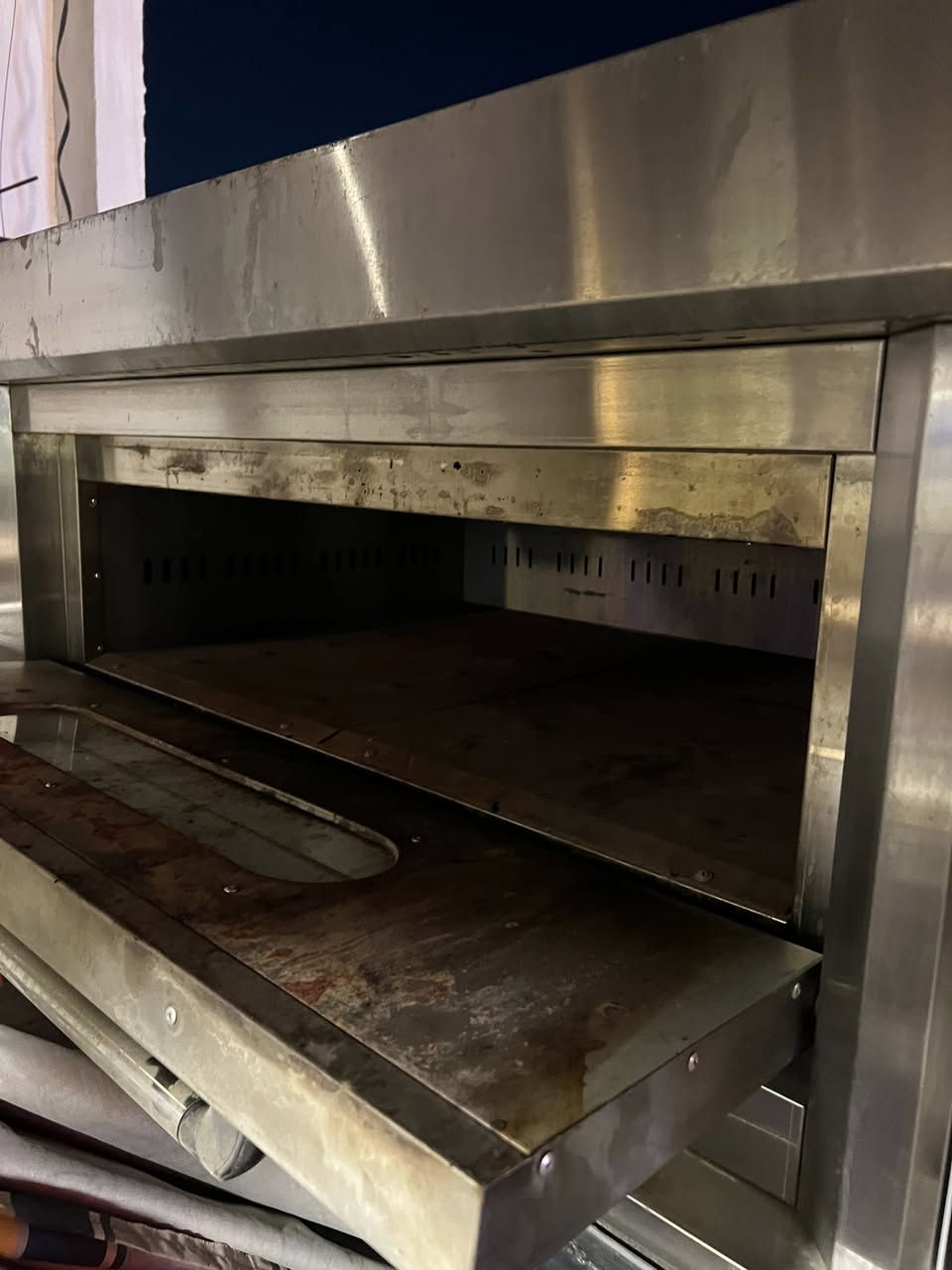 فرن بيتزا مستعمل شهر فقط السعر 550
عربه خشب للبيع السعر 500 
مكان كربلاء 
***********
