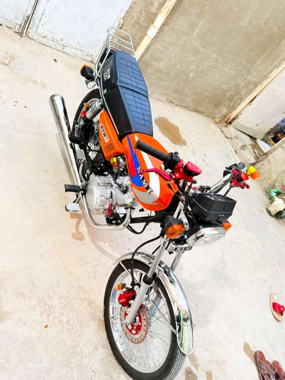 السلام عليكم اخوان عندي هاي دراجه نامه متياز موديل 24طالعه ستوه صارله من شهر 11اربع تبديلات فقط  كلج عنبار دسك امامي وخلفي كلهن شغالات أوراق ستنساخ دراجه كدام عينكم يشهد الله زلع مابيه  طلعته سعر  ٨٧٠ ألف يشهد الله وبيه مجال مكاني نجف حي رحمه تعال وبيك خير ودلل رقم *********** الي مايشتري ليعلق تمام دراجه مكفوله والله
