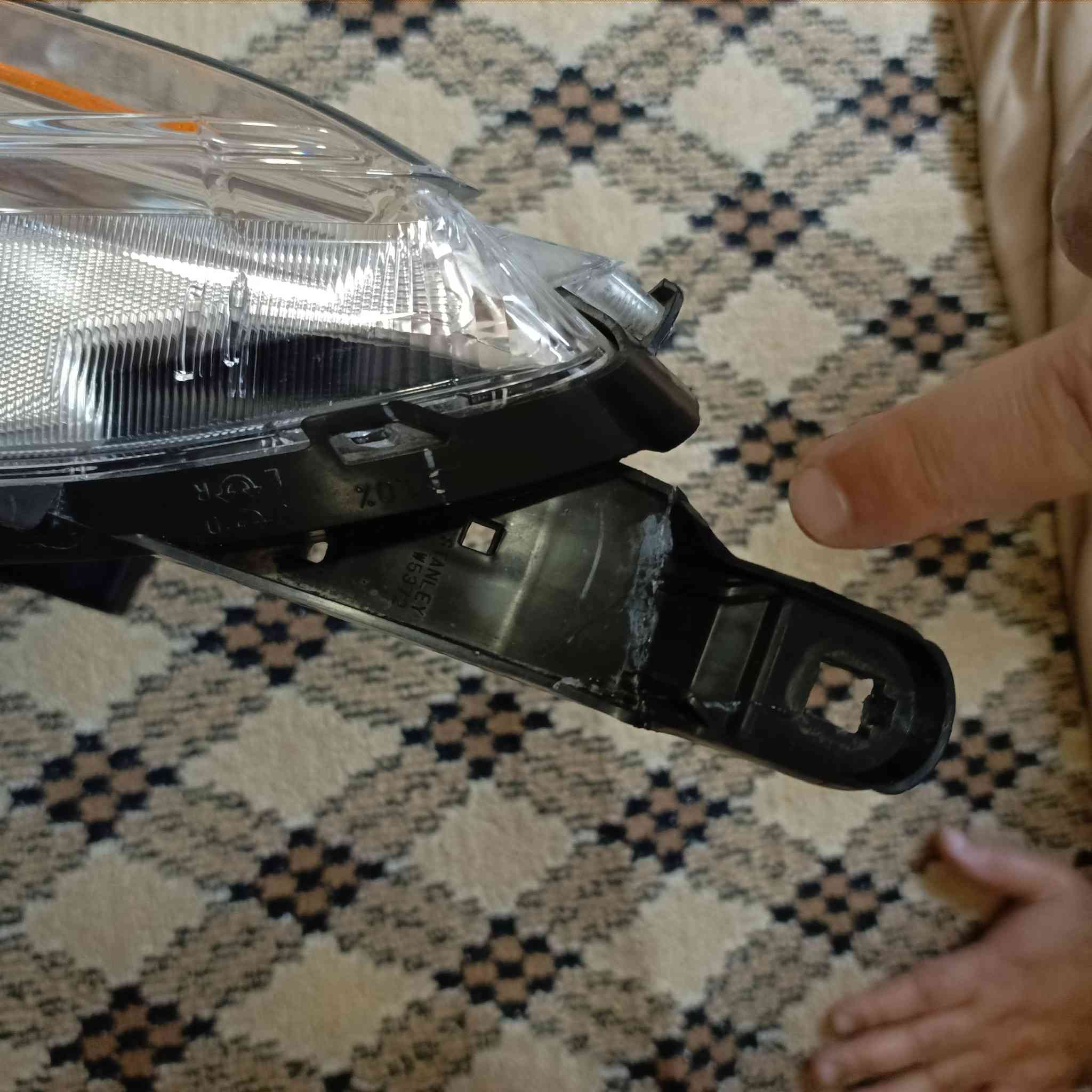 السلام عليكم
لايت ميراج 2021-2024 ليد للمواصفات se اصلي تفصيخ نضيف جدا بدون فتح بدون تصليح ملاحظة بيه اذان وحدة ملحومة موضحة بالصورة يتوفر توصيل لجميع المحافظات السعر 200 دولار للاستفسار ***********
