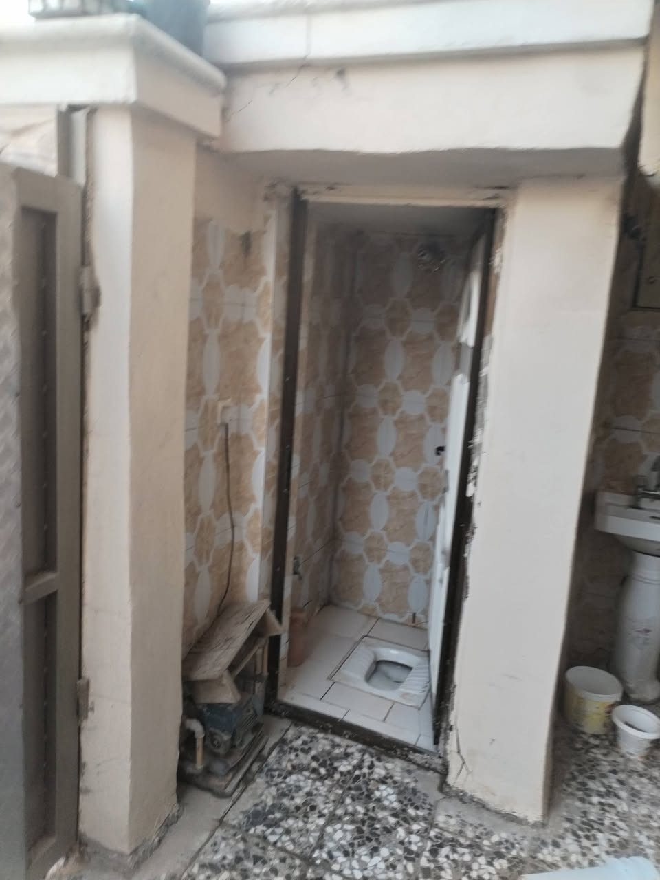 بيت بالزعفرانيه شارع مركز الشباب ثاني فرع بالزراعي المساحه 100 والوجه 5 والنزال 20 الرقم ***********
