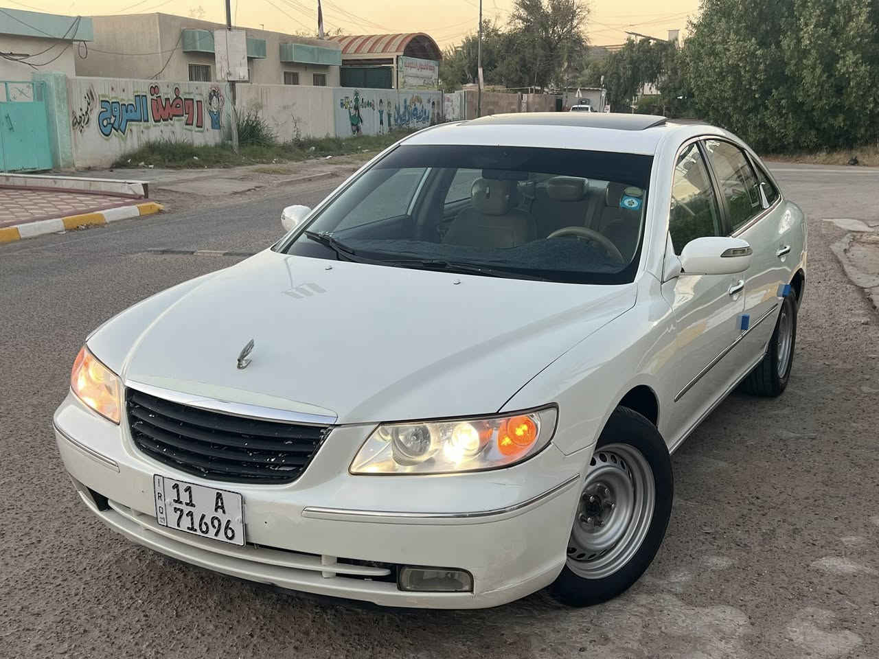 السلام عليكم هونداي ازيره موديل 2008وارد خليجي فول مواصفات فتحة مري شفط شاير بل مري تحكمات ستيرن جهتين دمام مامي خلفي قطعتين تبريد  رقم بغداد دولي بسمي ثاني يوم تحويل كير  محرك 6 سلندر 2700مكفولات  من البخار ول راجز ول صوت تخم تاير جديد صدر امامي خلفي بيها مكانات صبغ بدون دواخل السياره جديده مال بيت جديده بمعنه الكلمه السعر87وبيها مجال رقمي الهاتف ***********الشراي نتصل ويدلل
