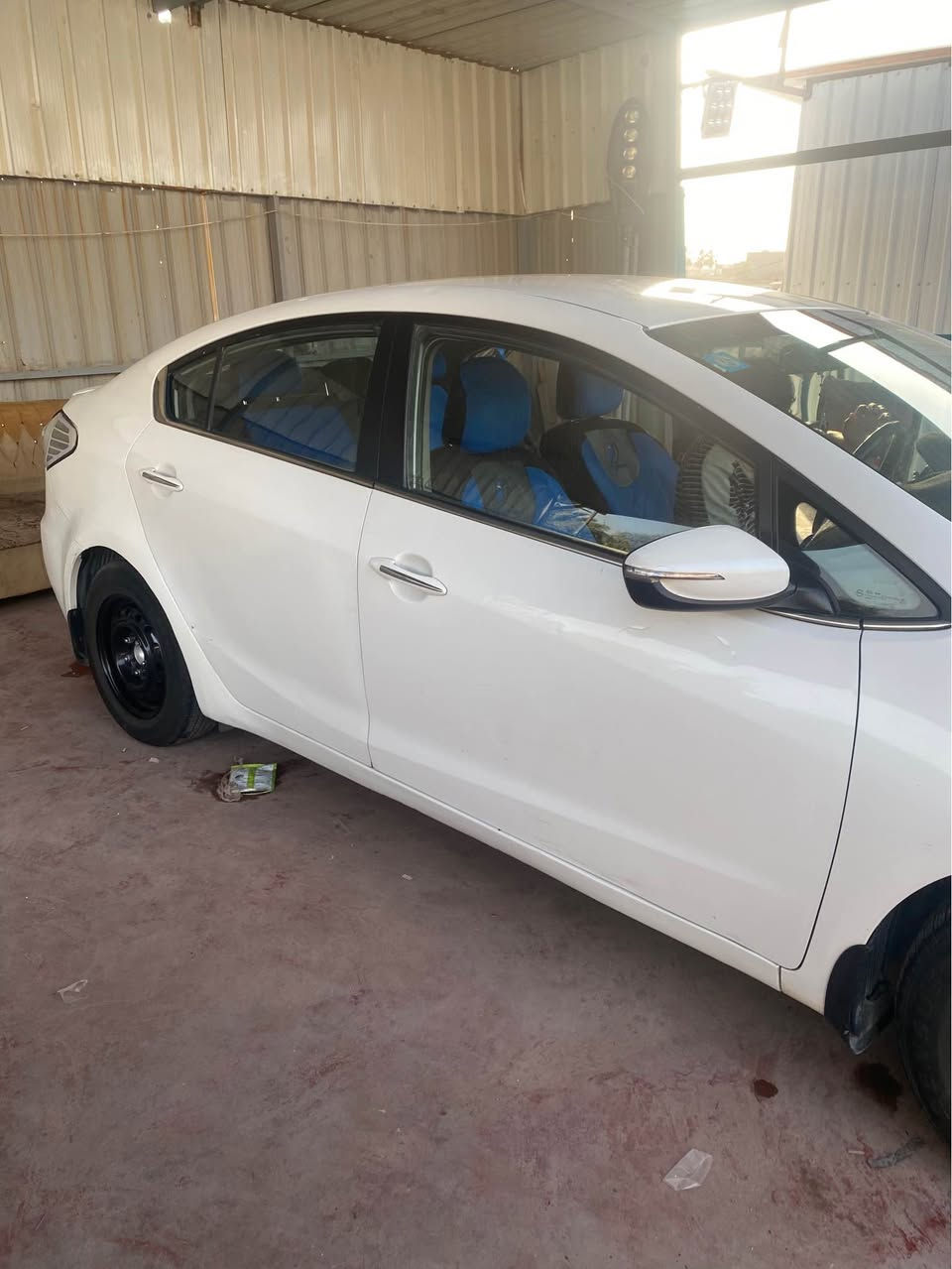 سيراتو 2015 خليجي فول عده البصمة والفتحة 
كير محرك لغد شاصي كفالة والسونار واضح حتى تصوير الضربه عدي قبل التصليح بهلال الجاملغ الخلفي 
مكاني زعفرانية ***********
السعر 120$ بغداد, العراق
