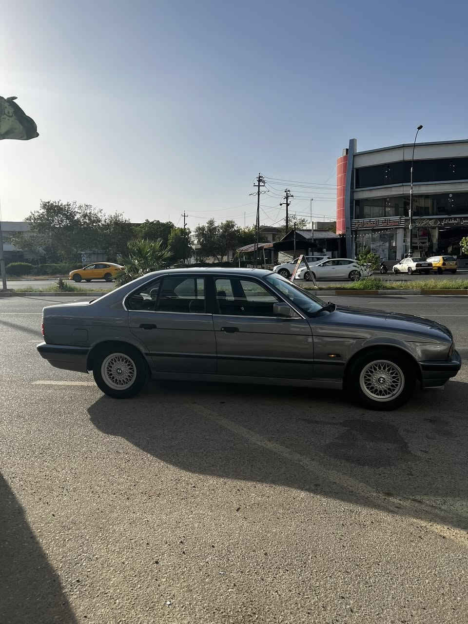 بي ام 520 گير اوتاماتيك موديل ١٩٩٠  محرك 525 ٩٥ كبس دجتال گير ومحرك فول نظافة بدون ضرر للجمالية فقط مشروع وطني ثاني يوم احولك 
تبريد فتحة سقف تايرات جديدة قبل يومين صدر كامل شديتلها
جماعة اليكسرون بالسوگ لاتعلقون السعر 55
***********
