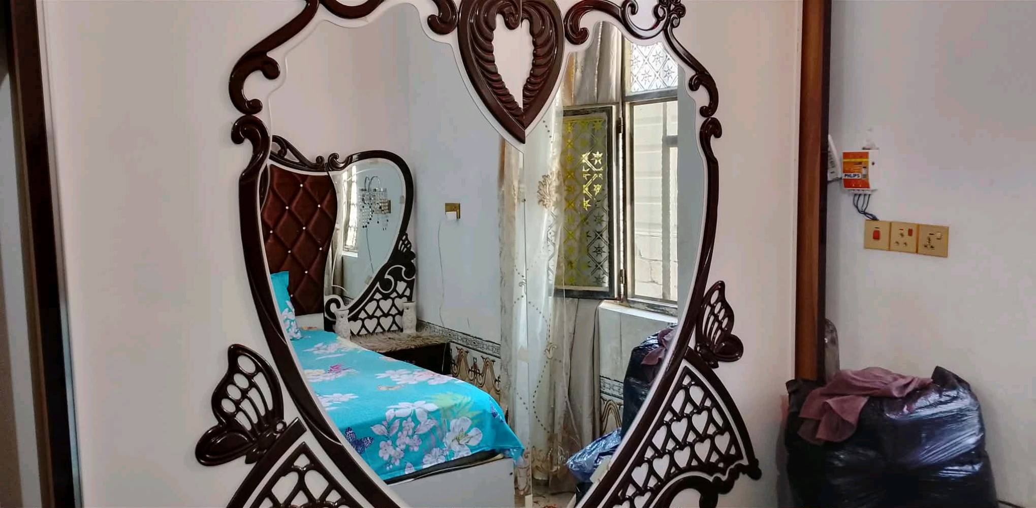 السلام عليكم 
غرفة اخشاب تركي نضيفه مستعمله شي قليل ومناسبه الشراي يتفضل خاص او مراسله عله الوتساب ‏‪0788 740 3593‬‏
المكان 
النجف الاشرف 
قضاء المشخاب 
ناحية القادسيه