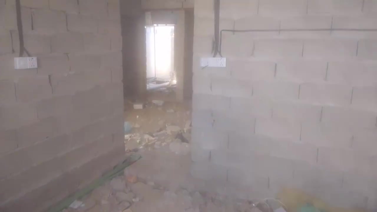 دار للبيع تجاوز بلغزاليه نهاية شارع المشجر مساحه 150 متر يحتوي ع غرفتين كبار حولي كبير صاله ومطبخ صحيات داخل وخارج تأسيس كرهبا وكي تانكي البيت نقص لبخ وصب الارضيه *********** واتساب او مراسله ع خاص
