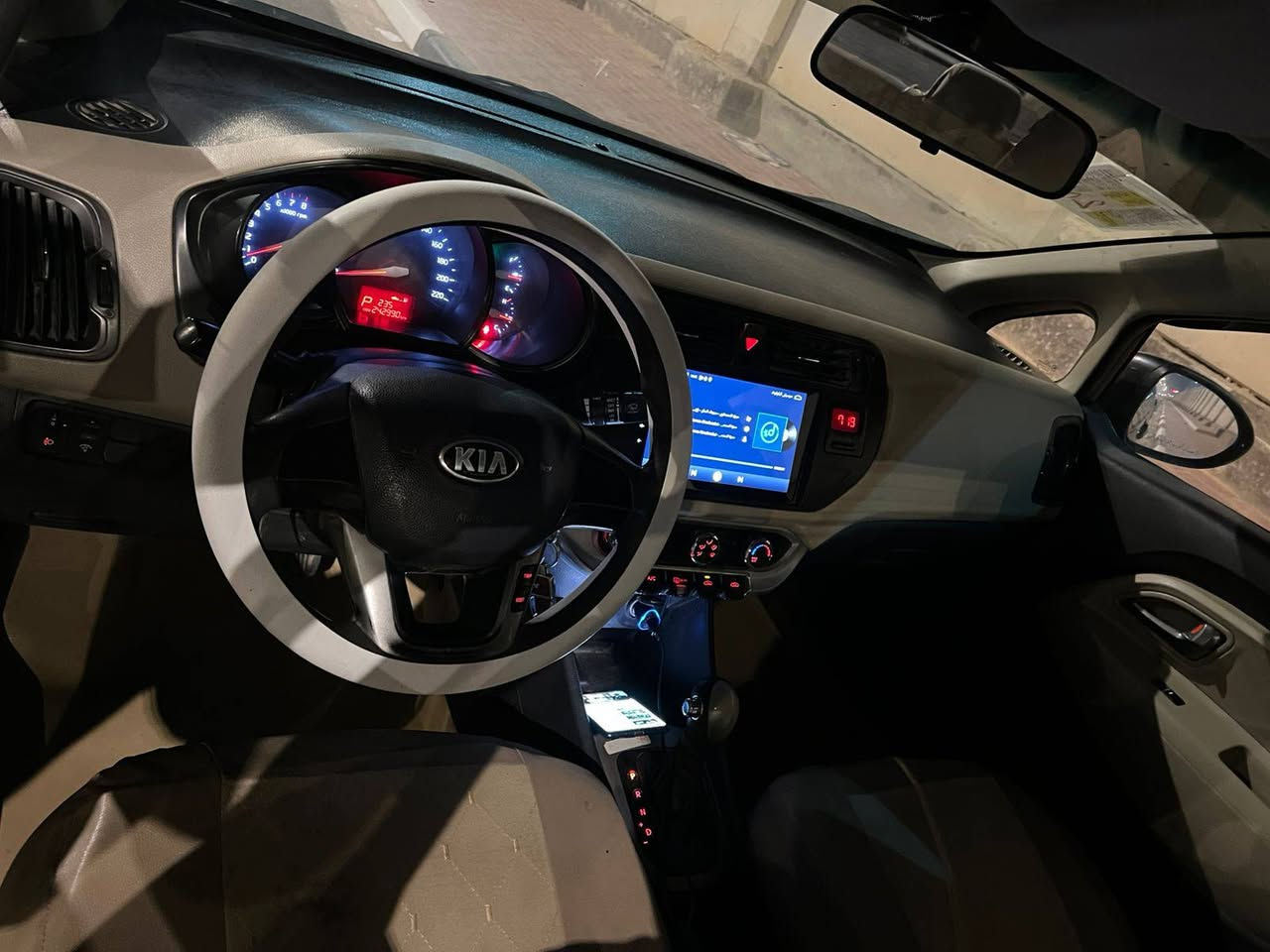 السلام عليكم كيا ريو
2015 للبيع نقد والمراوس
تبريد ثلج تدفئه تشتغل
ماابيع قصط السيارة خليجيه مكينه 1600 دوش
سنويتهه لل28 رقم بابل شاشه 
كامره 5 ويل كبل داخل نضيف مامتعوبه
بيهه رشات صبغ جاهزه السيارة السعر 85 وبيهه مجال 
بسيط جدآ
***********
