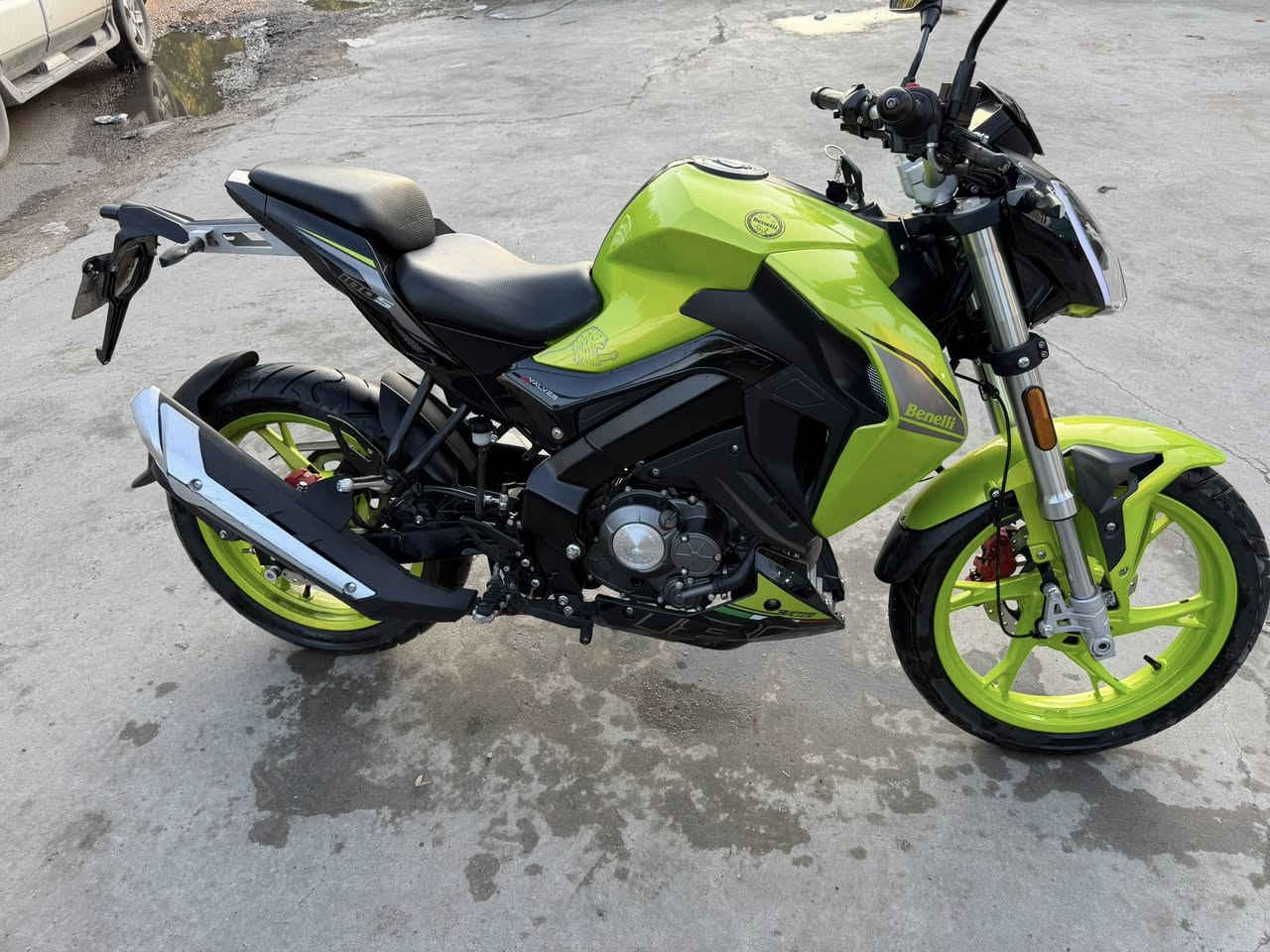 السلام عليكم بينيلي 180sرقم بغداد الدارجه كامله مابيه اي نقص طالعه من الشركه 23 الدراجه بغداد البياع 
السعر 3 ملايين
***********
