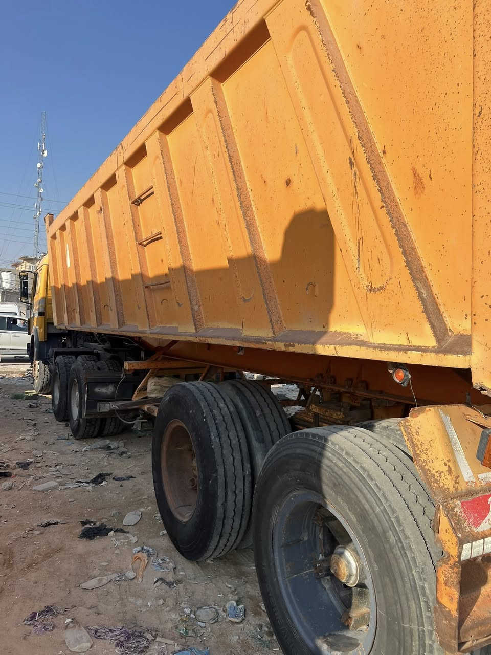 للبيع مارسدس تريله موديل 96 مكينه 53 كير 240 مجموعة جيئف قيطان مكفوله والعربه جابر موديل 2007  الاتصال ***********
