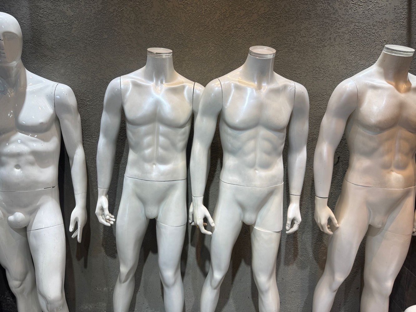 السلام عليكم من رخصه الادمن
فدوه عندي غراض تصفيه محل اريد ابيعهم لان محتاج فلوسهن مستعجل
⬅️مليكانه النصف جسم عدد:  9 قطع / سعر القطعه الواحده 15 الف
⬅️مليكانه جسم كامل عدد: 4 قطع / سعر القطعه الواحده 45 الف
⬅️مليكانه 3D تصميم حديث الشكل قطعه واحده فقط / السعر: 100 الف
المكان بغداد الكرخ وللتواصل والاستفسار 
( ***********)