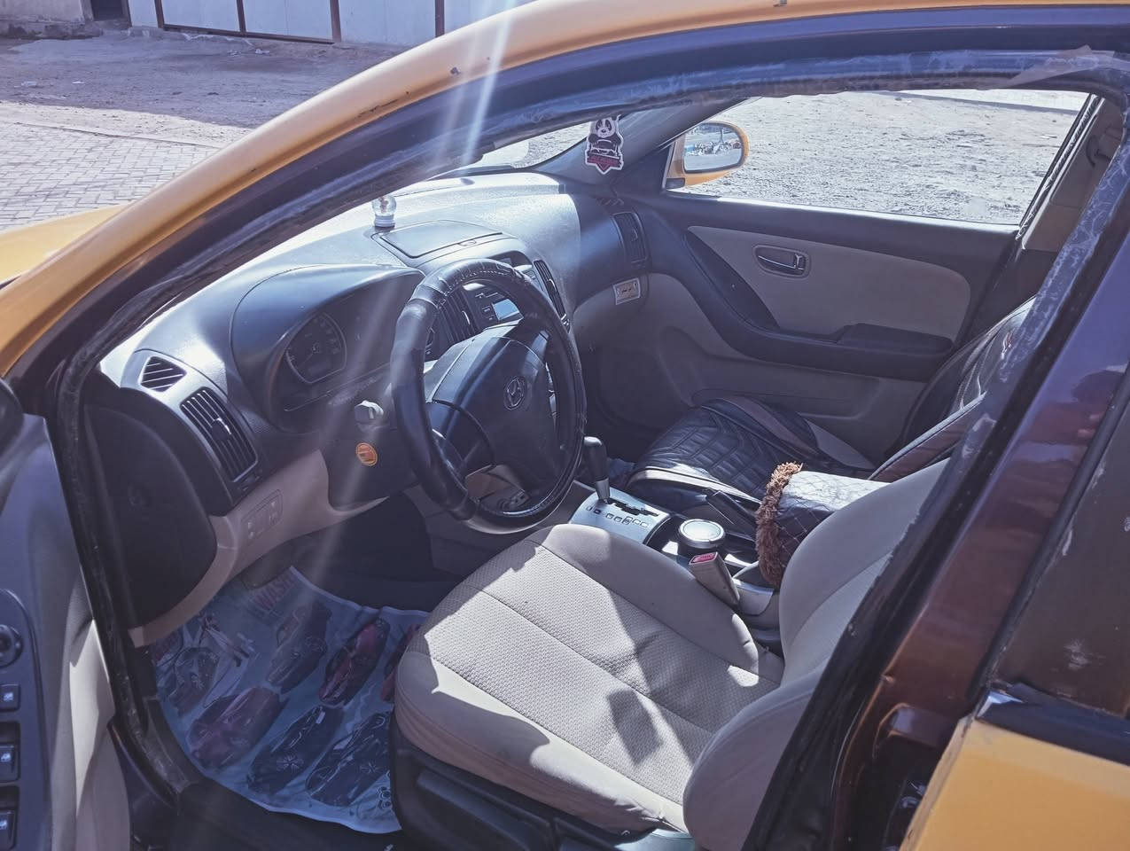 السلام عليكم ألنترا 2010خليجي ضررهه الباب الي خلف الصدر هيئه وغرامات مصفره بس مكينه بدايه تبخير السعر(٨٧) وبيهه مجال بسيط بأسمي السياره مكان بغداد مدينه الصدر***********
