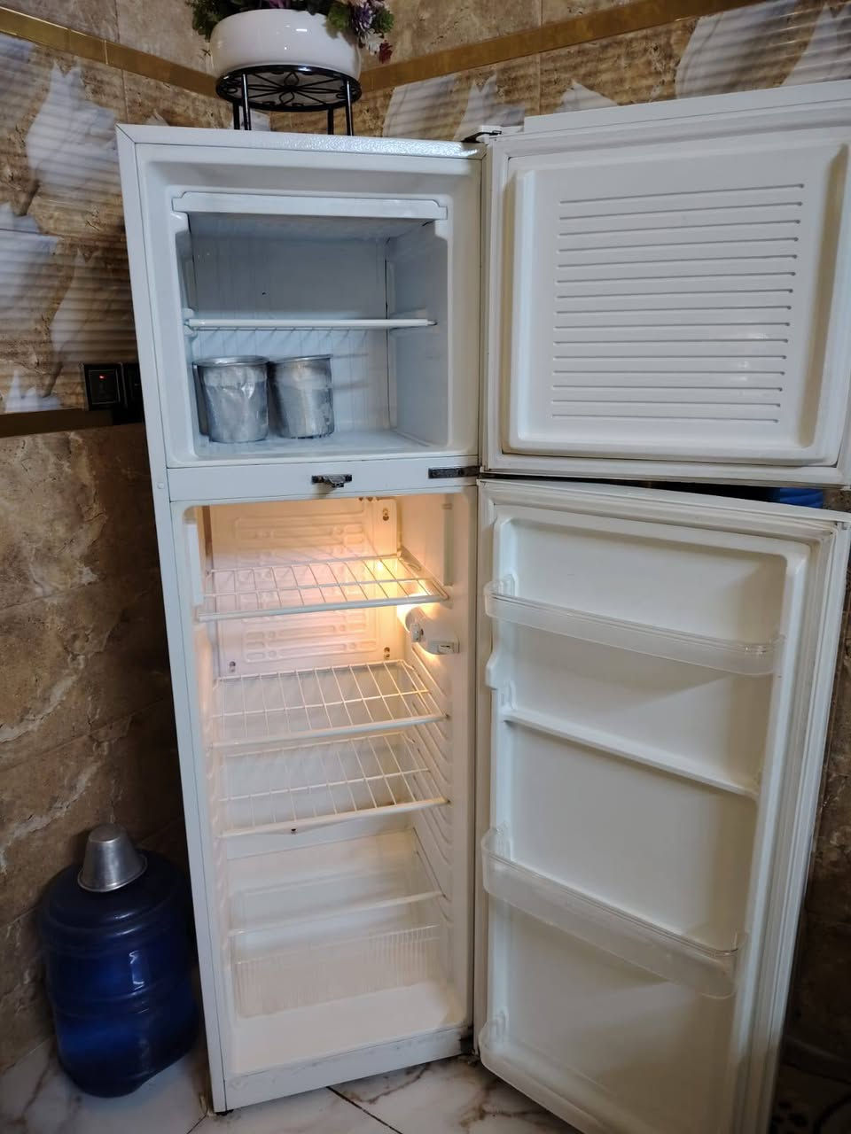 #ثلاجة مستخدمة نضيفة جدٱ / السعر 250 الف بيهة مجال قليل
#براد مستخدم نضيف60 الف


**إذا كنت صاحب هذا الإعلان وتريد حذفه لأي سبب، رجاءا أرسل رسالة إلى الدعم الفني**