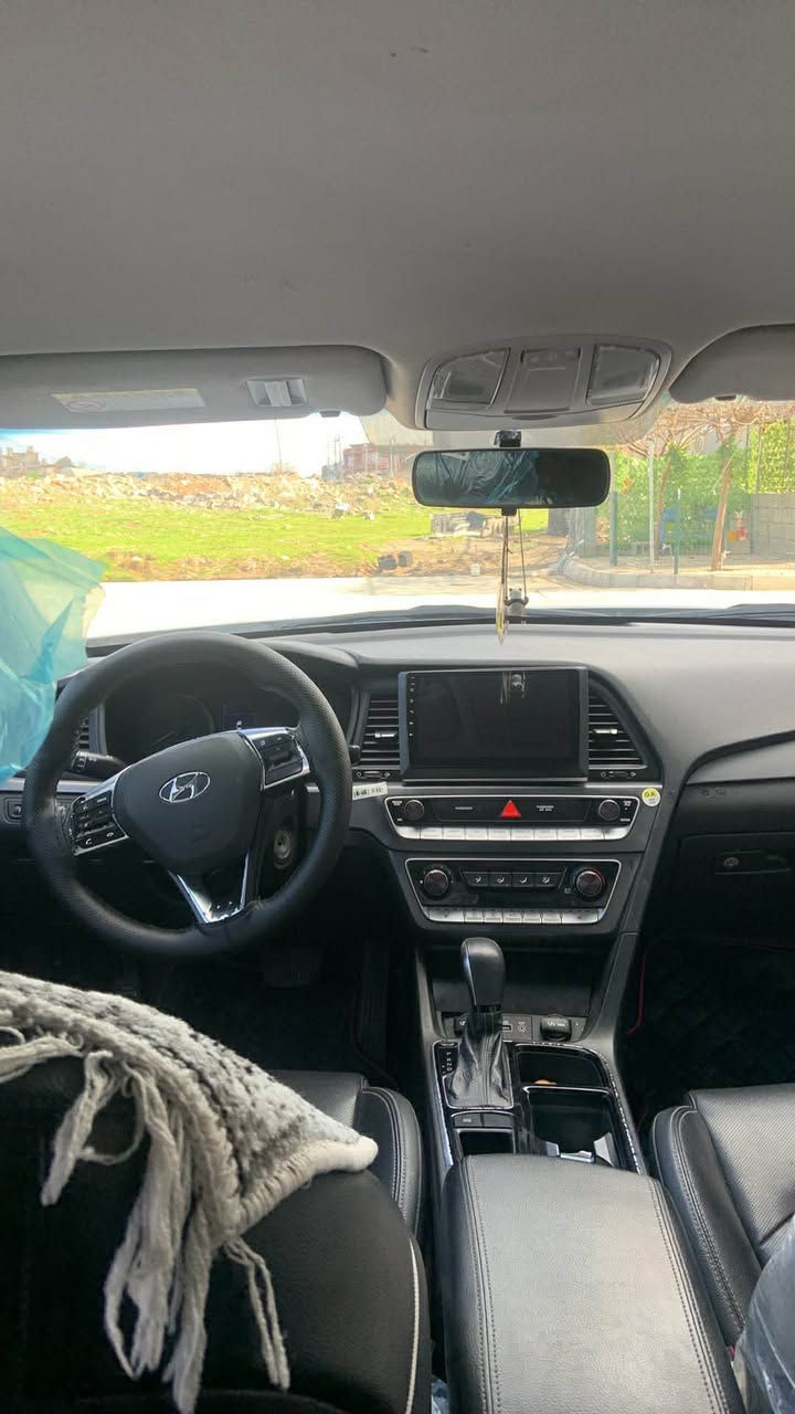 هۆندای سۆناتا (بڕاوەیە)2017 کراوە بە 2019 
سەیارەی زۆرنەرم و چێژبەخش بەنزین زۆرکەم دەخوات
کامل بۆیاخ نییە بە کامل ئەیفرۆشم وە تازە رۆنی ن
بزوینەر و گێڕەکەی گۆرداروە و سەیارە لیدرانی نییە وەک شەریکە ماوەتەوە 
نرخ:61$ و محامەلەیەکی برایانە  
ژ.م:***********
واتس ئەپ و ڤایبەر ی لەسەرە 
تکایە پەیوەندی بە خاوەنیەوە بکەن لئرە ولام نادریتەوە بشدار, السليمانية
