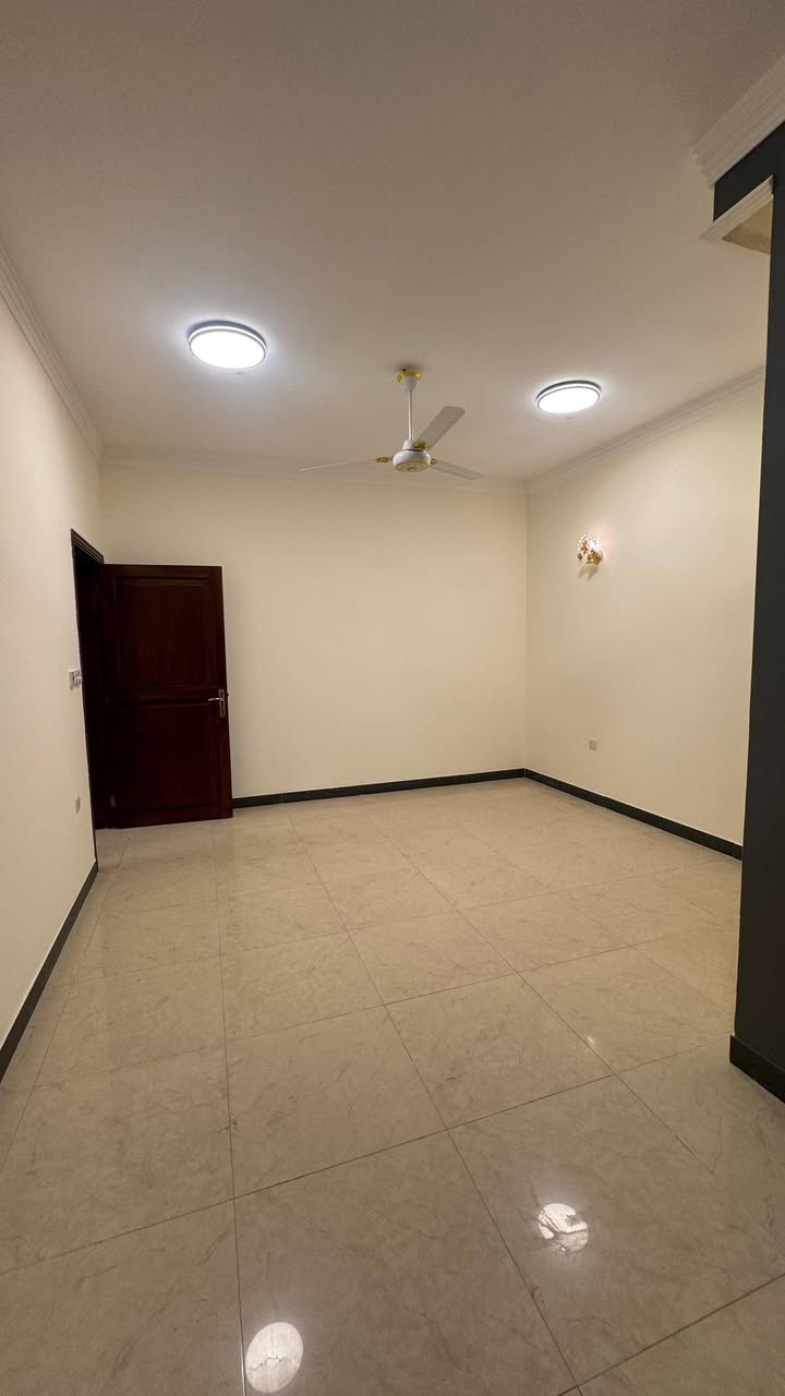 للبيع _ للبيع 

بيت مساحة ( 120 ) متر واجهه ( 6 ) متر 

طابو صرف بناء حديث  طابقين  بموقع مميز مدخلين 

الطابق الأول ( استقبال مطبخ صالة غرفة نوم خدمات كاملة ) 

الطابق الثاني ( ثلاث غرف نوم وخدمات ) 

الغدير _ شارع التوت 

للاستفسار ***********

يوجد واتس اب
