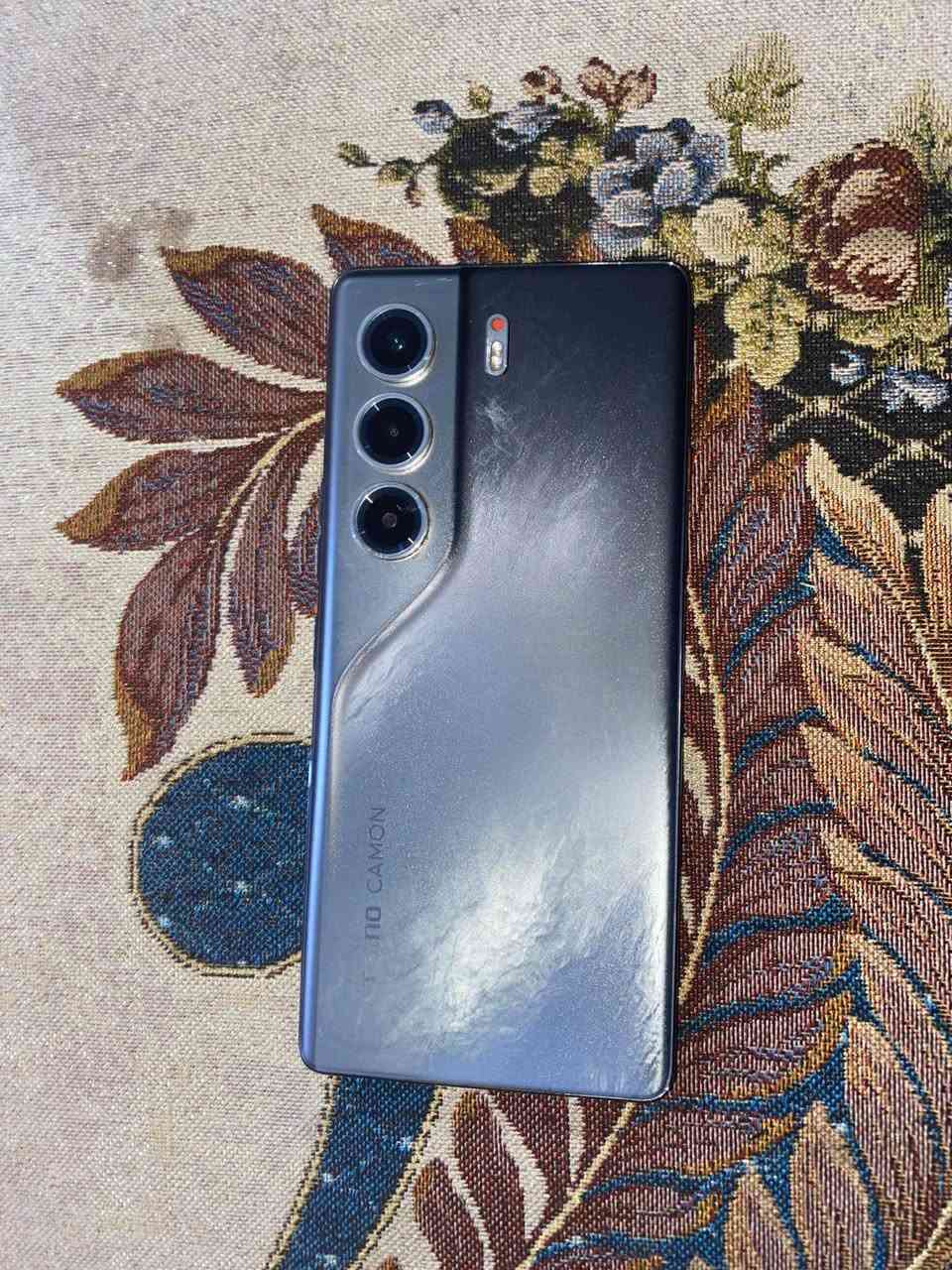 مبايل البيج تكنو كامون 40برو نضافة 100% ذاكرة 256 استخدام شهر سعر 225الف  ***********6 بي مجال
