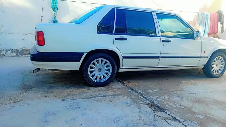 السلام عليكم فالفو موديل 93للبيع ***********
