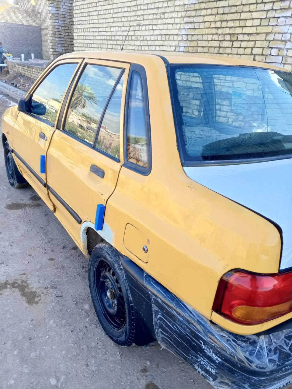 سلام عليكم سايبه موديل 2011 كشرها حلو بس بيه طخه بلباب الخلفي و محرك بي تبخير شواصي مكفوله تبريد شغال ثلج مصفرة هيئة وغرامات بسمي تحويل ثاني يوم مكان بغداد حي اور السعر 24 وبيها مجال للشراي هذا رقمي ***********
