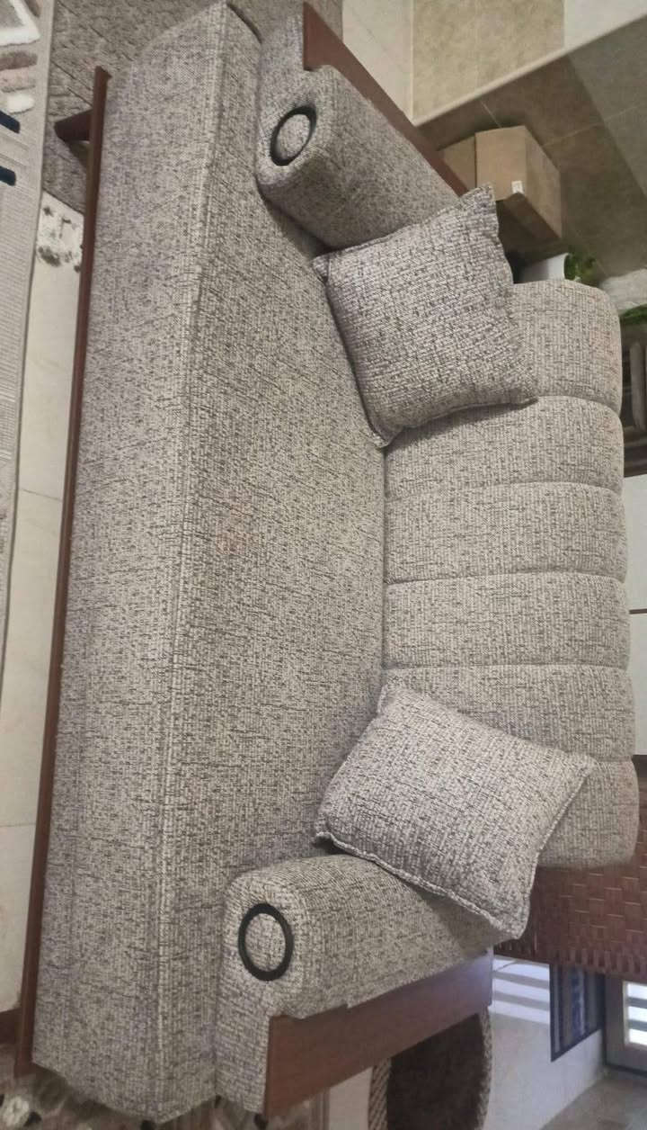 تخم قنفات 7مقاعدنضيف كلش 6كوشات صار 3اشهر مستخدم مكان بغداد زيونة ***********
