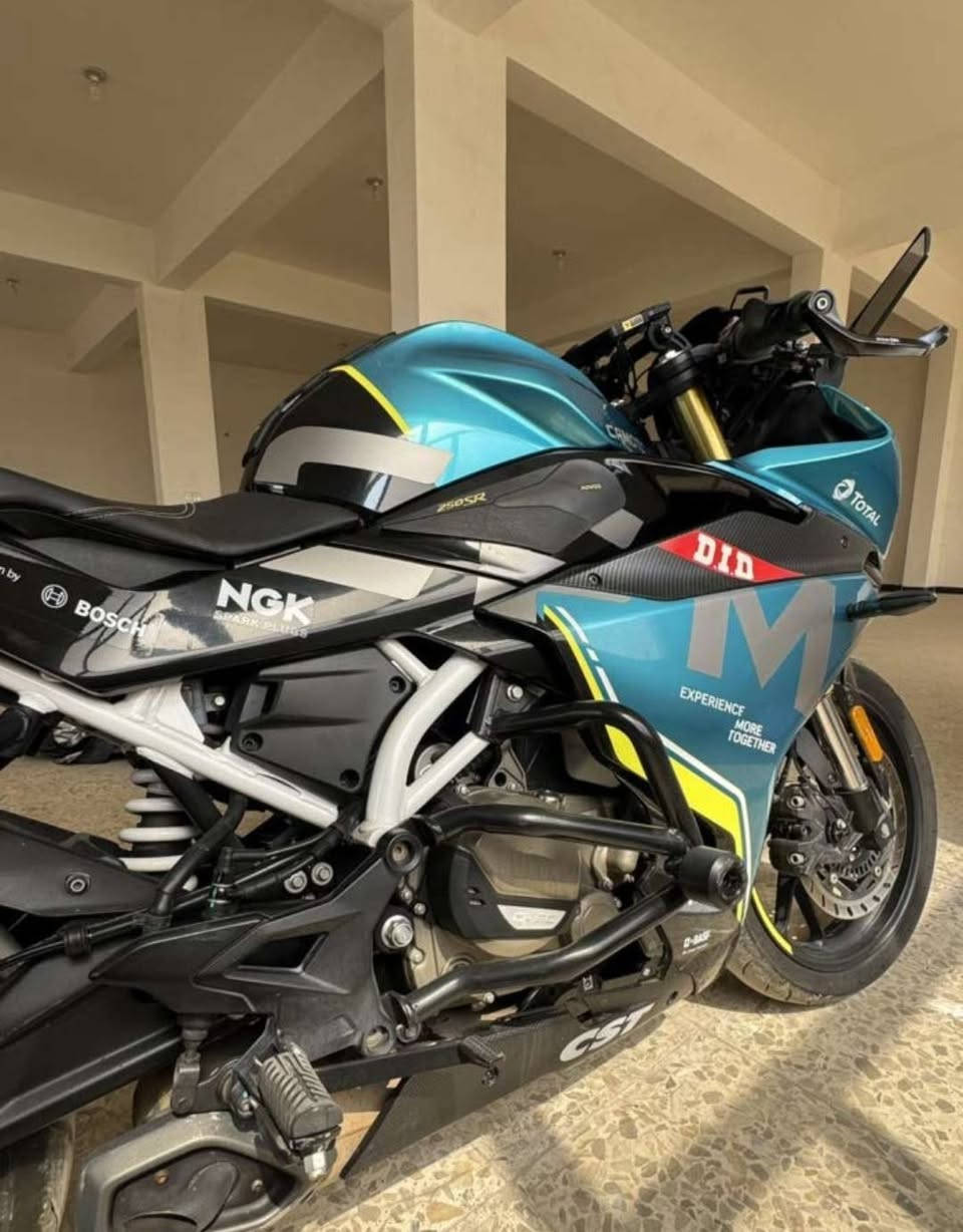 2021 250SR CF-Moto.  
(ملاحظة الأستفسار فقط واتس )

" للبيع فقط" بطح CF-Moto صيني

2021 موديل

محرك 250SR

العناية العادية 6 نقاط

الفرامل / بريك (ABS)

ماشية 16,710 فقط

السعر : 950,000 دينار عراقي بيها مجال للشراي

العنوان : العراق، بغداد المعالف🛑

مزودة بشاشة قياس 6.25 تشمل:

. كامرة امامية وخلفية 4K مع التسجيل ذاكرة داخلية

64G

Apple CarPlay + Android Auto تدعم .

. حساس إطارات + درجة حرارة الإطارات

. شبكة اتصال كاملة 4G

انترنت WiFi

والكثير من المواصفات في الشاشة

مزودة بجهاز لشحن الهاتف Type-C + USB

مع هدية خوذة + جهاز سماعات بلوتوث +

جادر / غطاء الدراجة + شريط لاصق لون اصفر للاطارات والعلامات الامامية

واكسسوارات اخرى متنوعة اضافية

منفيس واوراق اصولية من جمهورية الصين مع ملكية

🛑🛑 الشراء ! الأتصال على الرقم ***********
