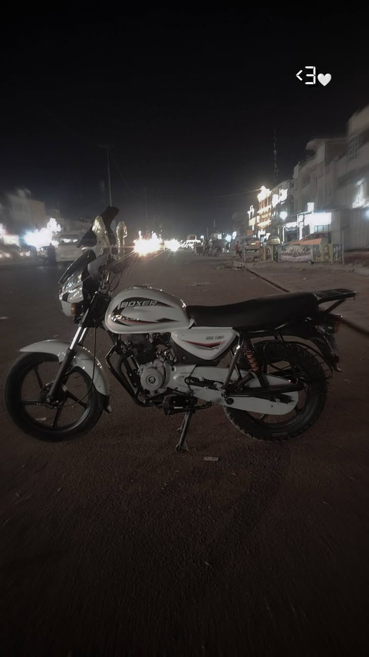 سلام عليكم شباب دراجه بوكسر مرقم لوحات نكليزي تحويل مباشر دراجه مديل ٢٢ شهر ١١ دراجه احله من الصور بألف مره كهربائيات كلو شغال برغي ماناقصها الدراجه كامله مكمله مكان بغداد حي النصر *********** تواصل وتساب فقط
