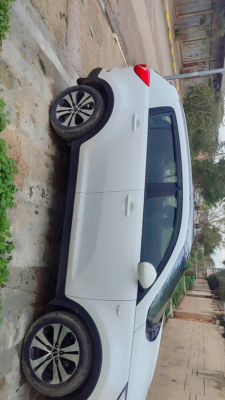 السلام عليكم 
كيا اسبورتج 2011
بيه شيرين صبغ وبيه مكانين تعديل بارد 
كير محرك كله شرط
فول موصفات بانورما
سنويه 2031هزه جديد بسمنه شرط التحويل 
مكاني كركوك 
***********
