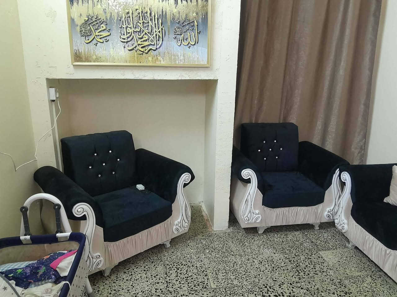 تخم 10 مقاعد نضيف جدا سعره 250 شاري يتصل ***********
