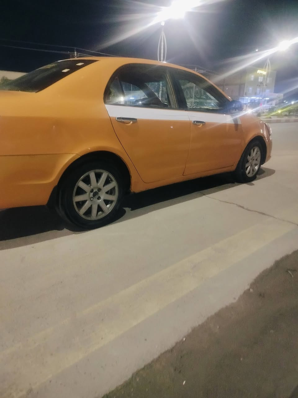 يالله سلام عليكم جلي موبل موديل 13 مكينه وكير كامري ابو جف اوتماتيك سعرها 25 عليها 600 ينزل من السعر يعني يصير سعرها 21 وبيها مجال  رقم بغداد تحويل شوكت ما يعجبك
شباب اقرا تفاصيل للاخير يلا تتصل 
مكينه وكير كفاله سياره ترايه كلش حلو تحوير بغداد يعني ما تحس نفسك صاعد سياره محوره سياره صاروخ ما شاء الله
حداديه جديده صار اسبوع من كملتها باور ومشط ماي يخبل
كهربائيات عامه شغاله شاشه سماعات مضخم جام اربعه كهربائي شغال
تبريد منظومه كامله بديها حلو مكفول من الضربه القويه ملكطه خياسته ومرشوش قواعد دبل ع بلاد كلش نضاف غرفته ع وضع الشركه كلش نضيفه
سياره جاهزه بوجهك لشارع وسعرها بسعر سايبه بيه تلحيضات بسيطه 
مكانه ناصريه مركز شراي اتصل وبخدمتك 
***********
