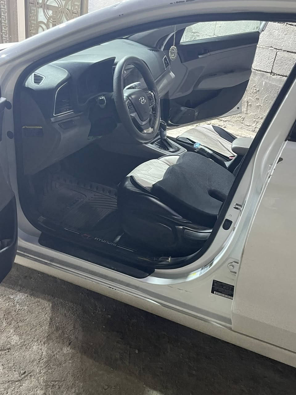 السلام عليكم النترا 2017 امريكي حره
حادثها بس بأمريكا جاملق خلفي 
سياره جاهزه من كلشي تبريد حداديه شغل وتطلع
راعيها بلزبير تريد تحويل تريد مكاتبه 
عنوان السياره البصره ابو الخصيب 
سعرها 120 وبي مجال قليل 

رقم راعي السياره ***********
