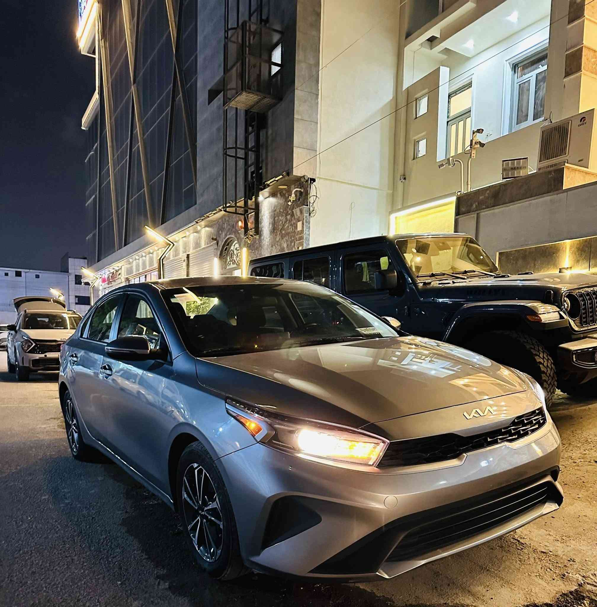 السلام عليكم
كيا فورتي وارد امريكي موديل 2024 
نص فول 
متبدل بابين و تكمه وسطيه 
حادثها مبين بالصور 
بدون رقم 
مكاني بغداد 
لتواصل عن طريق الواتساب 
***********
