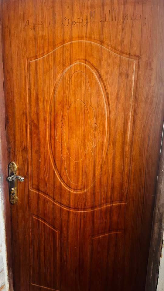 اللهم صلي على محمد وآل محمد
الدار للبيع المساحة 200طابو صرف تفاصيل البيت صاله وستقبال وصحيات داخلي وخارجي وحديقه ومطبخ وتارك وحوش وغرفتين البيت وصطح الاساس طب كونكريت وسقف عكاده  المكان ابو صخير غلف اعدادي الصناعه قرب مرقد سيد حسن المقتدر  سعره مناسب جداً يعني سعر الطابو الزراعي اغله منه  الاستفسار ***********
