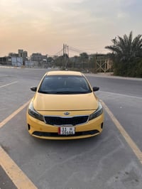 للبيع كيا فورتي موديل 2018 اصفر تكسي  وارد امريكي بيه جاملغ خلفي من ام...