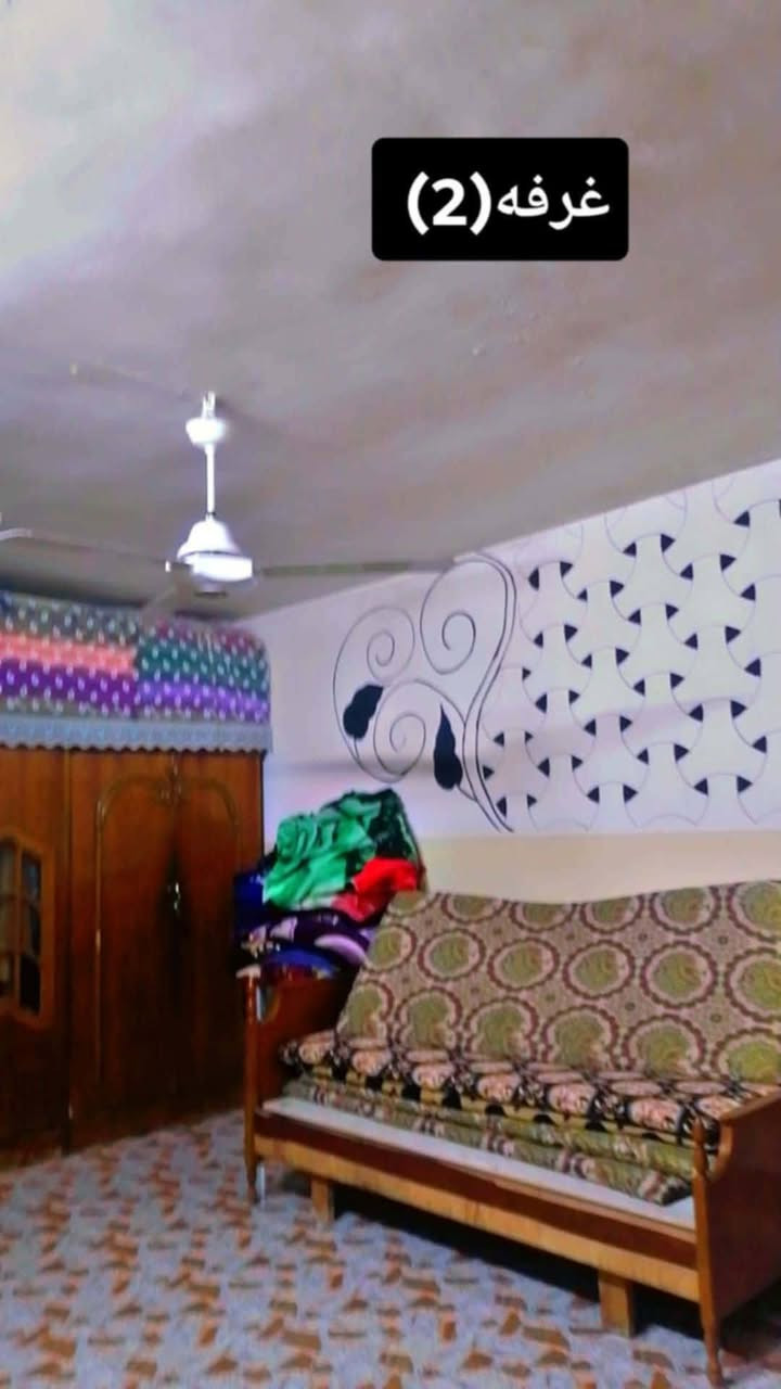 #بيع مستعجل سعر مناسب 
بيت للبيع مساحة 250 متر حي الانتصار شارع 30 مقابيل أسواق حسام تبليط وخدمات كامله سند ملك صرف طابو الزهور شرط التحويل يتكون من,3 غرف نوم وهول ومطبخ حار وبارد واستقبال وصحيات وبيتونه 

السعر 99 مليون وبي مجال للتواصل

***********

***********
