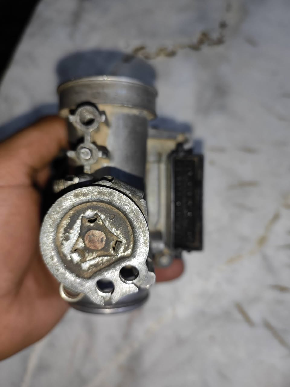 جويتر كير مو عمية مكفول 08/09
سعر 75 
مكان ناصرية ***********
