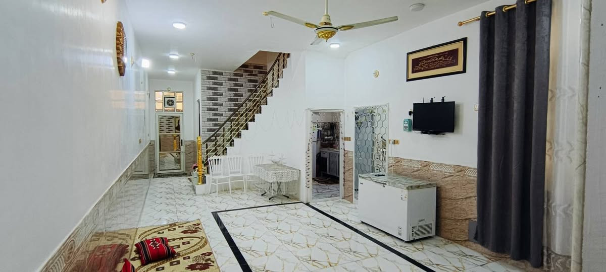 بيت للبيع
الموقع :المناذره -حي البلديات جوار مدرسة لواء العلم

المساحه : 125 متر

واجهه 6 وربع ×20

البناء : طابوق طابقين اساس وسقف صب 

للاستفسار المراسله او الاتصال 

***********
