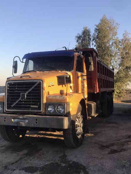 سلام عليكم فالفو للبيع موديل 82 محرك F12 121 كير ٤/٤ فقستين تخم تاير بدي تفصال جديد شاصي مكفول كير مكفول السعر 18 مليون وبيه مجال حك الجيه مكان السياره واسط صويره 
الاستفسار 
***********
