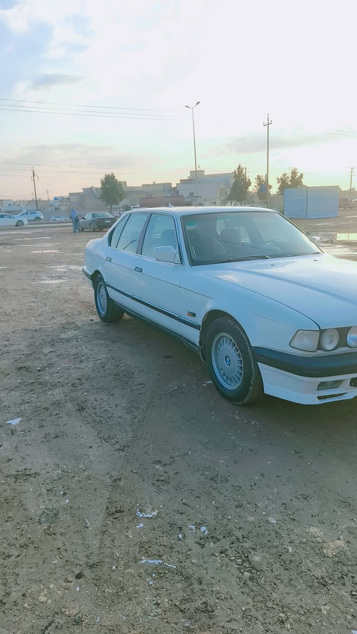 سلام عليكم للبيع بيم 735 مسكر 8 موديل 92 رقم بغداد تحويل مباشر مكان سياره واسط عزيزيه للبيع فقط سعر 55 وبيه مجال هذا رقم صاحبه ***********
