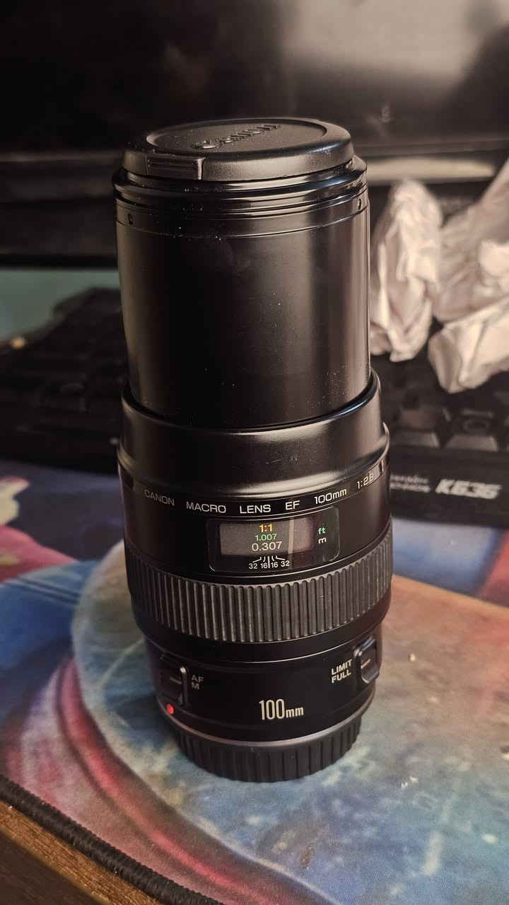 للبيع عدسه كانون 100mm f2.8 ماكرو
العدسه نظافتها 99%
 بيها اوتو فوكس ويجي ويها الغطاء الامامي والخلفي 
المكان بغداد 
السعر 590 وبي مجال للشراي 
للتواصل خاص او ***********
