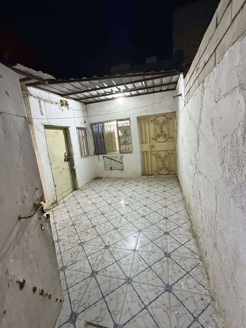 السلام عليكم مسلك مساحته 105 حي الحسين القديم بفرع ابو صالح ابو الكباب سعره 80 وبي مجال  ***********
