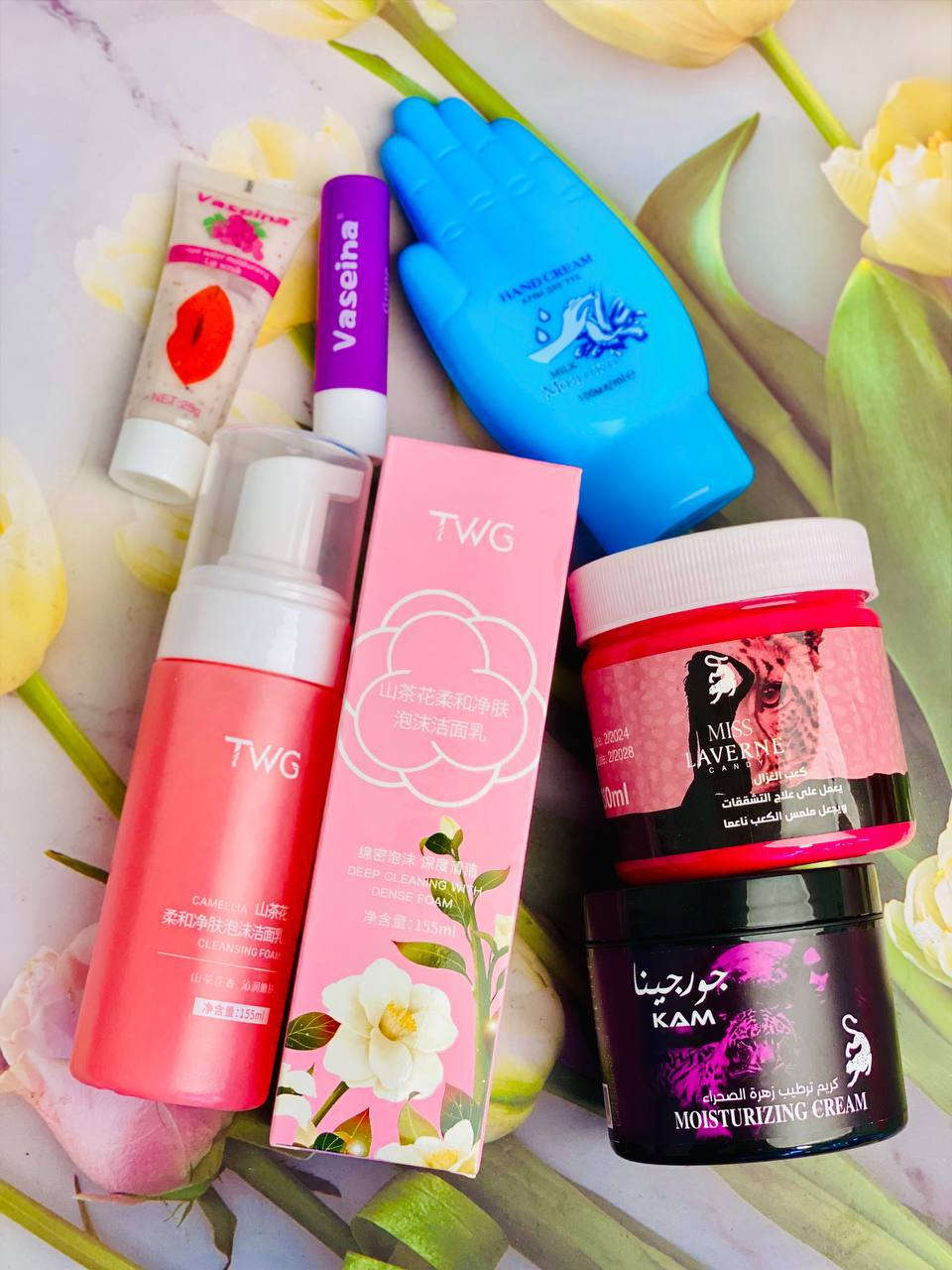 بوكس عناية متكامل – دلع من الرأس للكعب 🌸

إذا تريدين عناية كاملة ببكج واحد مرتب 💕 هذا البوكس راح يغنيج عن هواية منتجات 👇😍

🫧 غسول وجه كوري – تنظيف عميق ويخلي البشرة ناعمة ومنتعشة ✨
🌺 كريم مرطب زهرة الصحراء جورجينا – ترطيب قوي ولمسة نعومة تدوم
🦌 كعب الغزال – يعالج التشققات ويخلي ملمس الكعب ناعم ومرتب 👣
🤲 كريم مرطب لليدين – نعومة فورية ويحافظ على رطوبة اليدين
💄 حمرة سحرية – لون طبيعي حسب حرارة الشفايف 💋
🍓 مقشر للشفاه – يزيل الجلد الميت ويخلي الشفايف ناعمة وجاهزة للحمرة

بوكس عناية متكامل ✨
تنظيف + ترطيب + نعومة + جمال

سعر البوكس 15 الف


**إذا كنت صاحب هذا الإعلان وتريد حذفه لأي سبب، رجاءا أرسل رسالة إلى الدعم الفني**