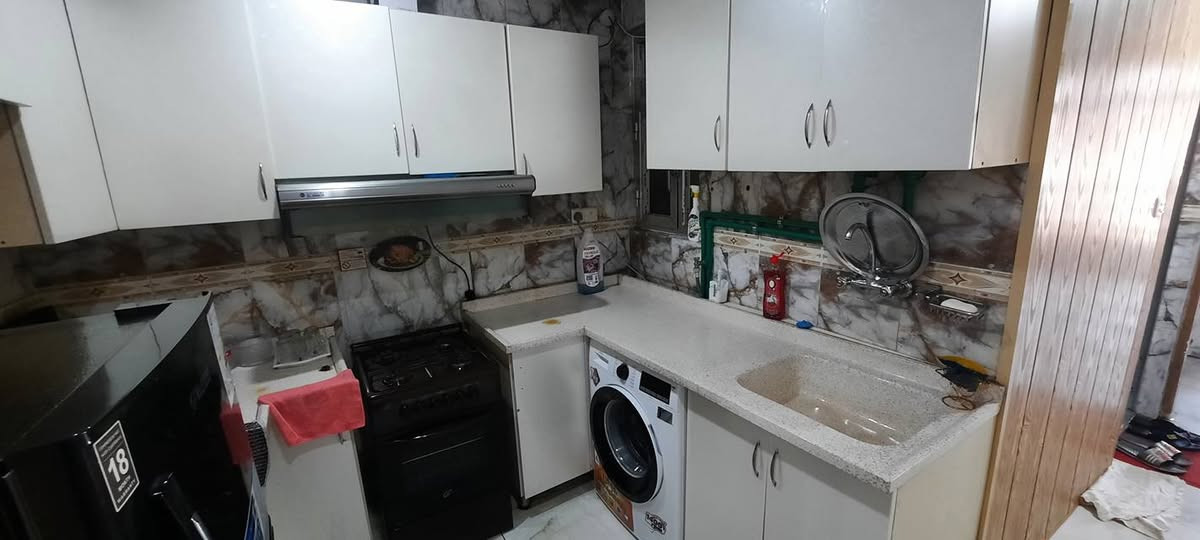 سلام عليكم من رخصة الأدمن 
شقة مؤثثة للإيجار
شقة أنيقة ومتكاملة، تتكون من:
غرفة نوم + صالة + مطبخ + خدمات + بالكونة
الموقع:
الكرادة داخل – فرع مكتبة الربيعي
الطابق الثاني
مصعد شغّال 24 ساعة
الخدمات:
• كاميرات مراقبة 24 ساعة
• عمارة هادئة
• سكان محترمون
تصلح لـ:
العوائل، الموظفين، أو الطلبة الجادين والملتزمين
🔹 الشقة مخصصة للسكن الجاد فقط وليس للترفيه
🔹 بدون دلالية – التعامل مباشر مع المالك
للاستفسار الاتصال على:
📞 ***********
📞 ***********
