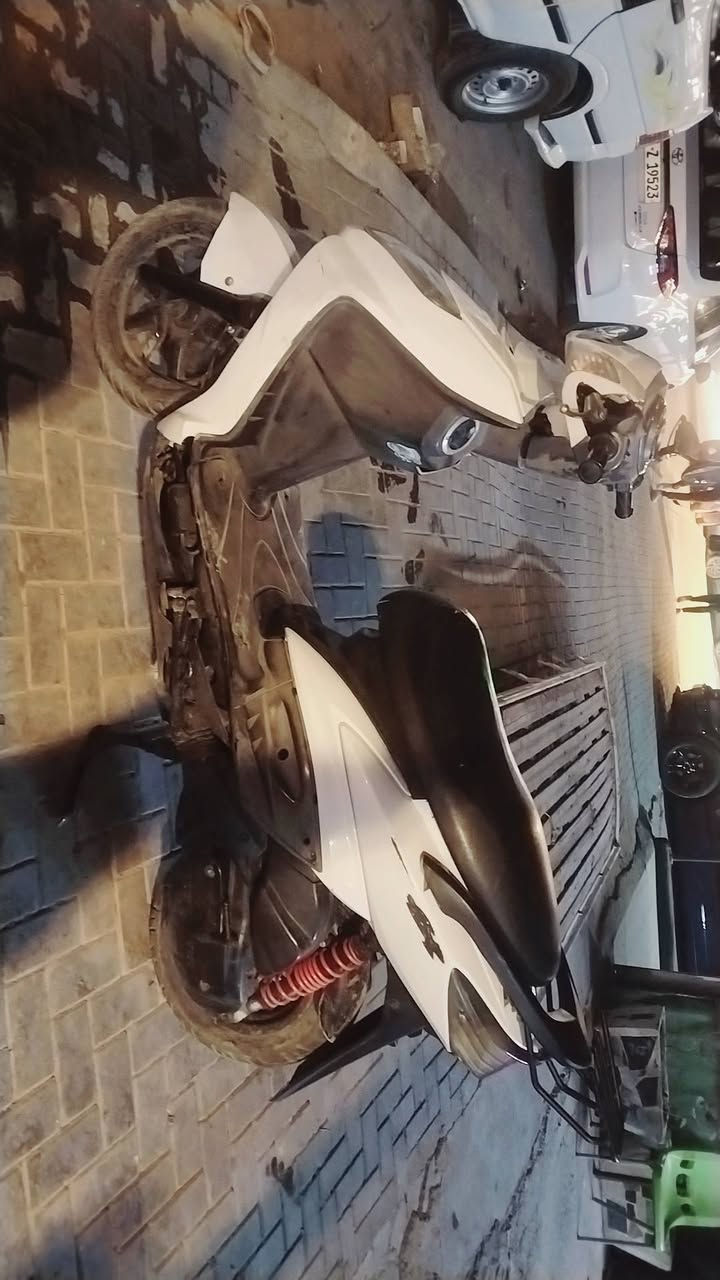 سلام عليكم
دراجه سكنس فحل كابريتر دراجه شغاله سلف و هندر و كهربائيات و الدراجه اي نقص ما بيها دراجه شلعه و معدل و مكينه بلاديه  السعر550 و بيها مجال مكاني بغداد البياع شارع الظغط
الرقم ***********
