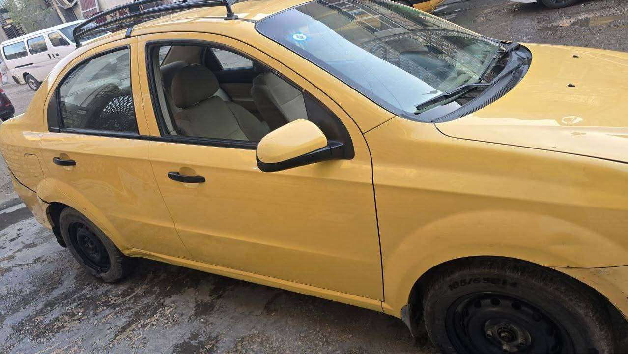 شوفرليت أفيو 2012 LS (وارد الشركة العامة) للبيع
السيارة نظيفة جداً كـ "كشر" خارجي وداخلية، وجاهزة من ناحية الأوراق والتحويل.
تفاصيل السيارة:
الموديل: 2012.
العداد (الممشى): 380 ألف كم.
الرقم: بغداد (الإنكليزي الجديد).
السنوية والأوراق: سنوية جديدة، السيارة "مصفّرة" (ضريبة وهيئة مدفوعة لمدة سنة كاملة)، وجاهزة للتحويل مباشرة.
المحرك والجير: جير أوتوماتيك، المحرك 1600(المفتوح)المرغوب بس بي "خيط تبخير" وتنقيص دهن بسيط.
التبريد: الكمبريسر جديد، لكن يحتاج فحص (يوجد ليك بالمنظومة حالياً).
الحدادة (الصدر): الصدر الأمامي يحتاج تبديل.
البودي والخارجية: الكشر نظيف جداً، توجد تكحيلات في أماكن معينة وطخات بسيطة (تحتاج تعديل بارد وتكحيل).
الداخلية: نظيفة جداً كما في الصور، وتحتاج "حمام داخلي".
الموقع: بغداد - مدينة الصدر.
السعر: 64 ورقة (6,400$).
📞 للتواصل والاستفسار (اتصال فقط):
***********
