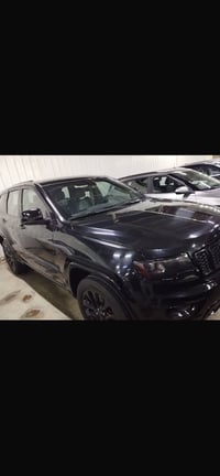 جيب 2017 امريكي داخل جلد فور ويل حادث خفيف اثر شخوط اربع قطع فقط سياره...