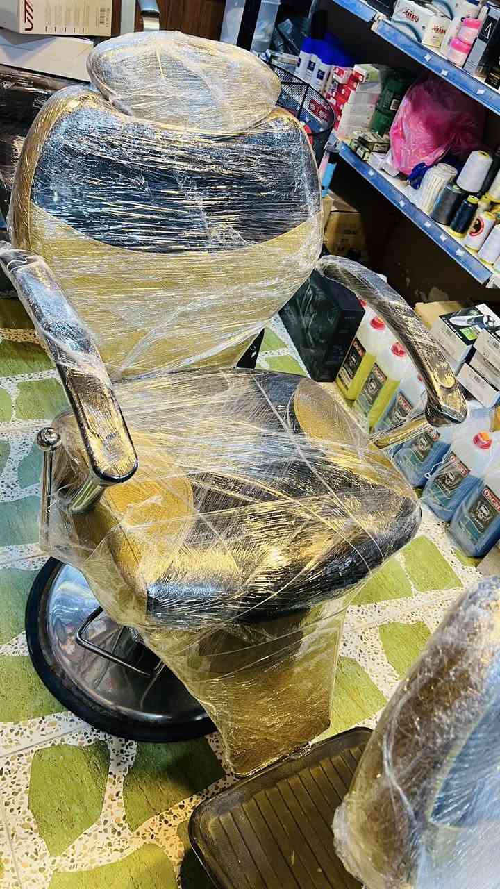 السلام عليكم

زبائننا الكرام وصلتنا بضاعة جديدة متكونة من كراسي مستعمل نظيفة ومكائن حلاقة صفر وتدريج واصباغ للشعر شامبو جلاتين اخضر ضمان ما يطبع عالجلد 

لدى تجهيزات احمد اليوسف 

العنوان الشرقاط شارع المطاعم للاستفسار على الأرقام التالية 

***********

***********
