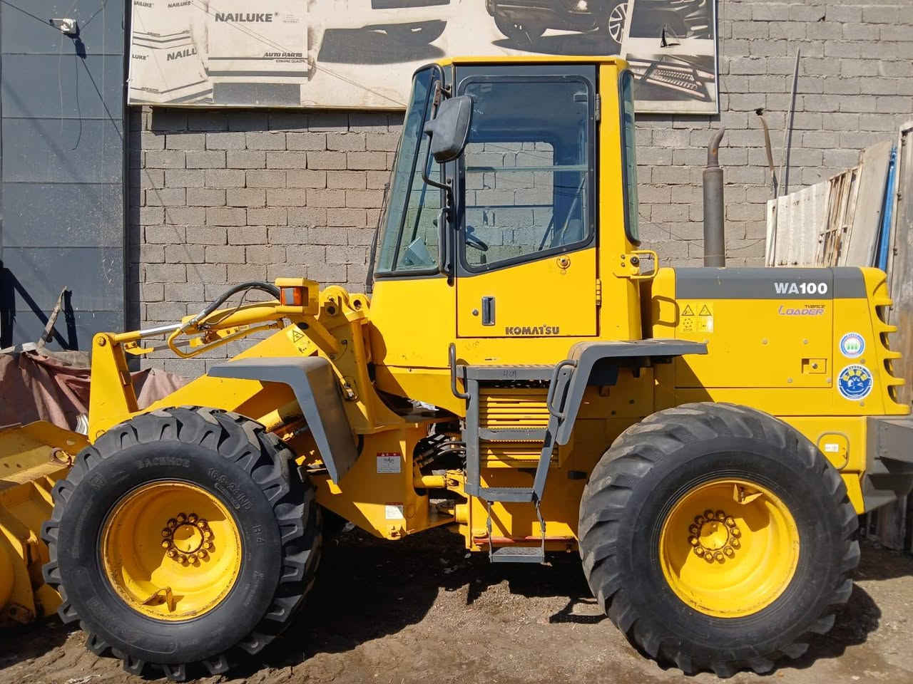 كوماتسو حجم ١٠٠ مكينه ٤ سلندر
كير ميكانيكي وارد ياباني 
مكفول كفاله عامه من الصبغ جاهز لشغل 
تبريد بلادي 
موديل ٢٠١١
دخول جديد ممفيس مامشتغل في العراق 
بغداد النهضة شارع الظلال 
*********** / ***********
