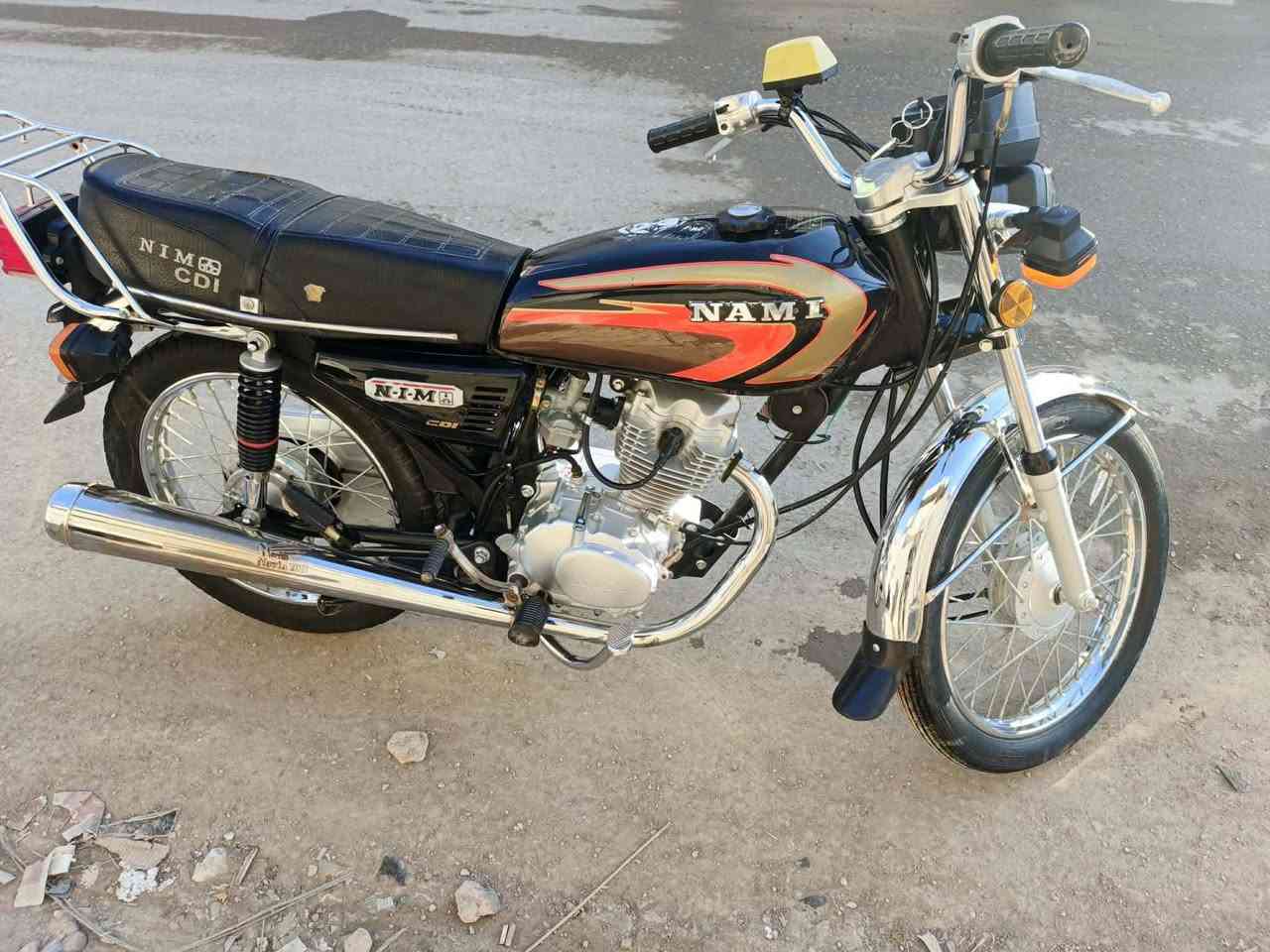 دراجه نامه امتياز أوراق باب اول  بوري رفيعه مال شلامجه موديل 25 نضيفه مكينه ما مفتوحه  دراجه برغي مامفتوحه بيه لبيع الشراي بيه خير ويدلل راديها ب700 وبيه مجال لشراي مكاني اطوريج لاستفسار هاذ رقمي ***********
