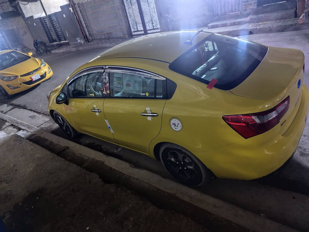 السلام عليكم سيارة كية ريو موديل 2013 وراد خليجي ضربتهة جنطة سيارة مكفولة من كلشي رقم تليفون ***********
